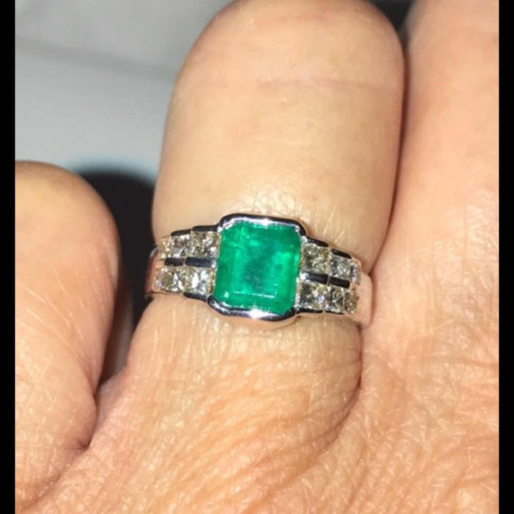 Emerald diamond ring